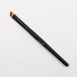 Amor Us Angled Definer Eye Brush