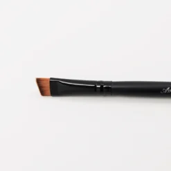 Amor Us Angled Definer Eye Brush