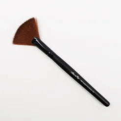 Amor Us Highlight And Strobing Fan Brush