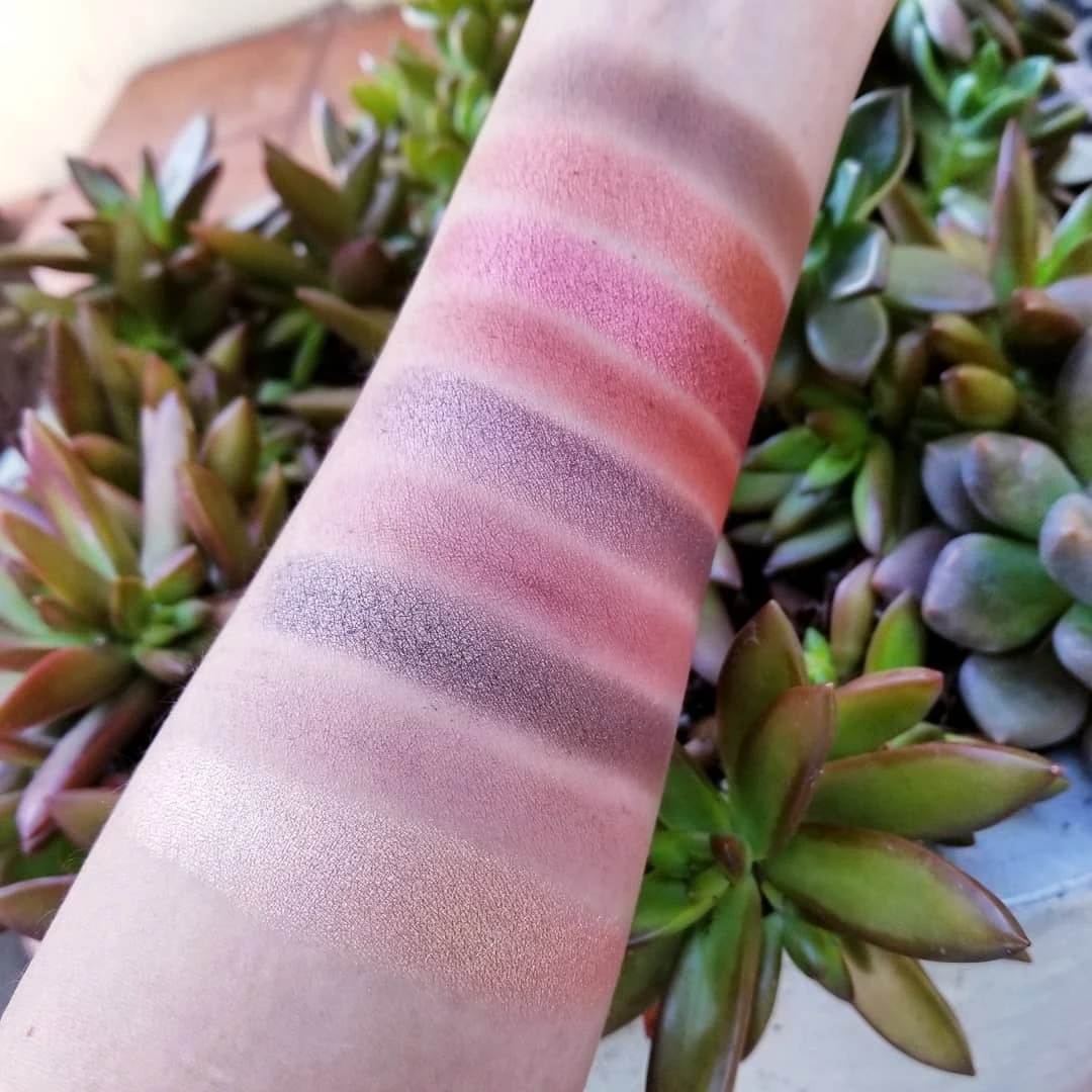 Amuse Professional Artist Eyeshadow Palette - Vibrant & Long-Lasting Colors 3 Cosmetics Amuse Professional Artist Eyeshadow Palette